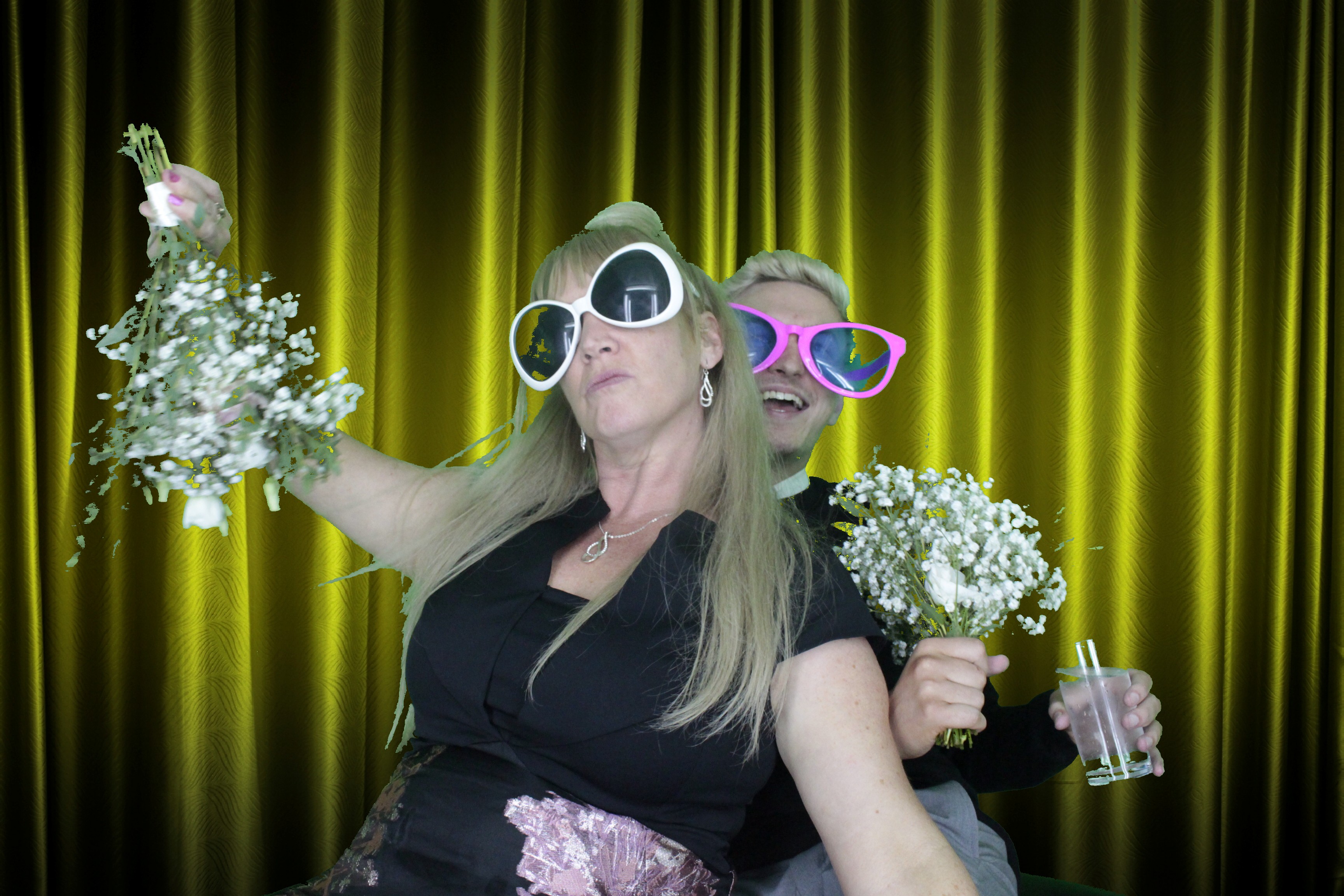 Mr & Mrs Hillier | View more photos from the event at gallery.myphotoboothexperience.co.uk/u/MyPhotoBoothExperienceLtd/Mr-Mrs-Hillier